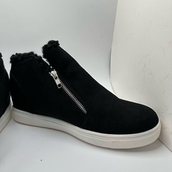 CUSHIONAIRE Women's Hidden Wedge Faux Shearling Sneaker 10 BLACK - Picture 6 of 7